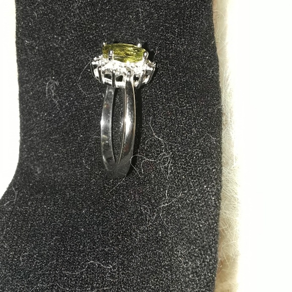 Ring - Picture 3 of 3